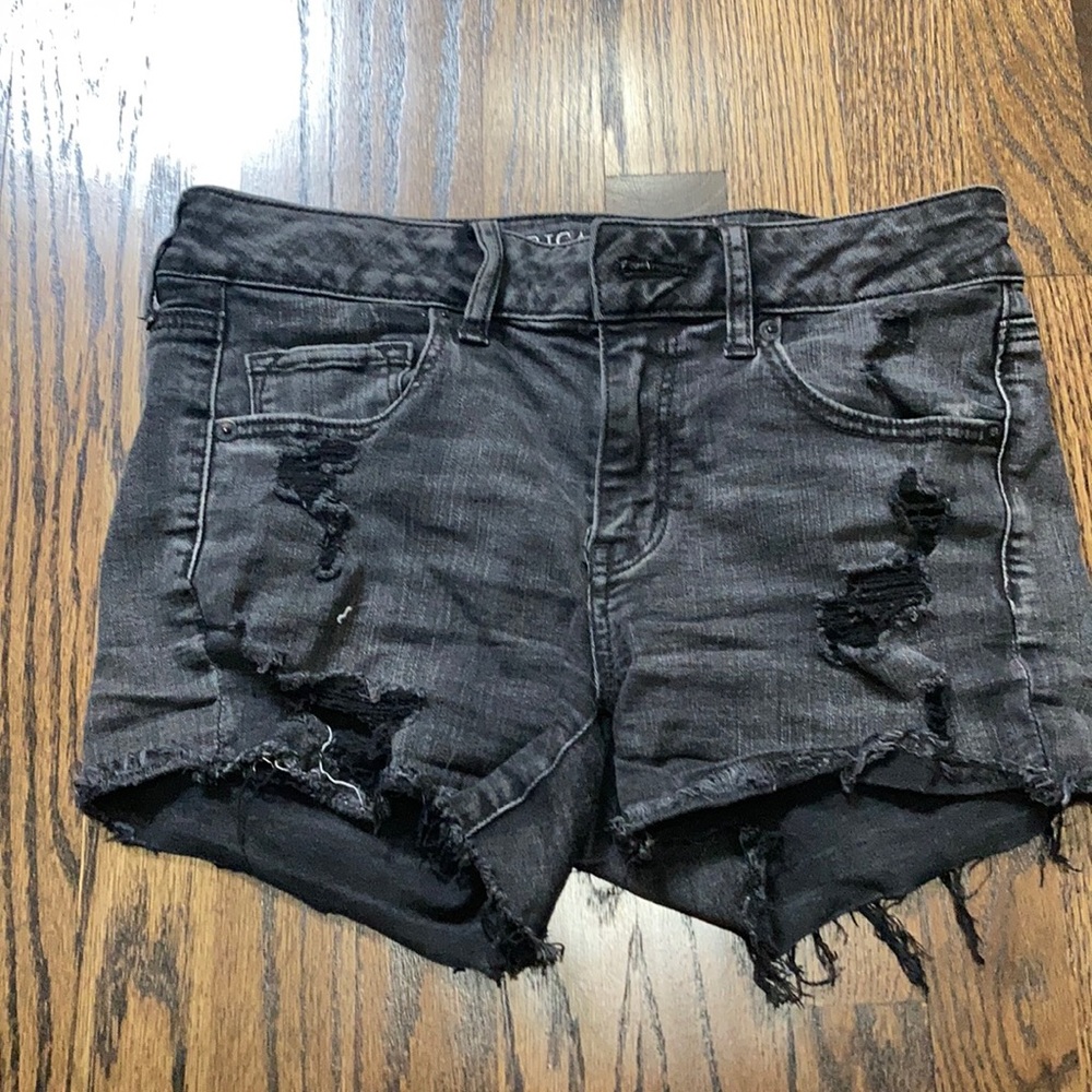 AMERICAN EAGLE black ripped jean shorts